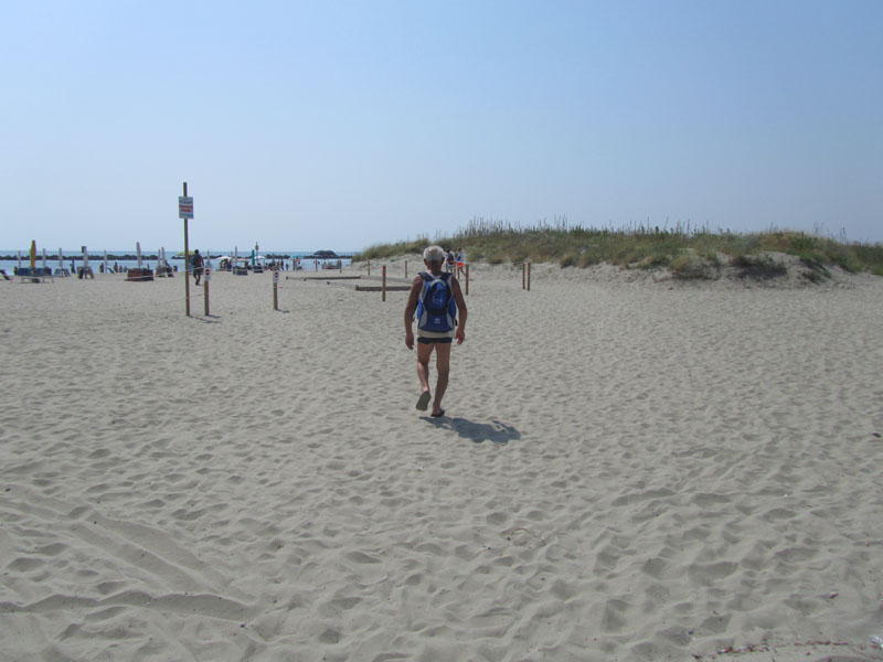 Граница между платным и бесплатным пляжем, Лидо делле Национи.